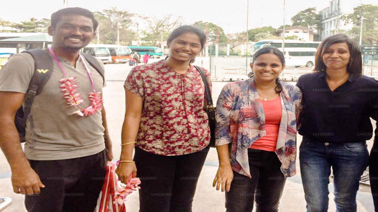 Transfer between Colombo Airport (CMB) and Sarilco Rock View Treehouse, Sigiriya